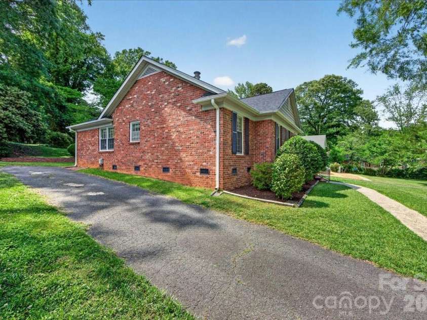 5712 Telfair Road, Charlotte, NC 28210.  MLS# CAR4380837, YatesRealty ID 23308. 