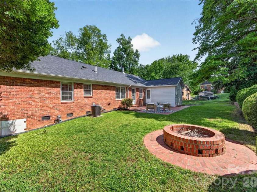 5712 Telfair Road, Charlotte, NC 28210.  MLS# CAR4380837, YatesRealty ID 23308. 