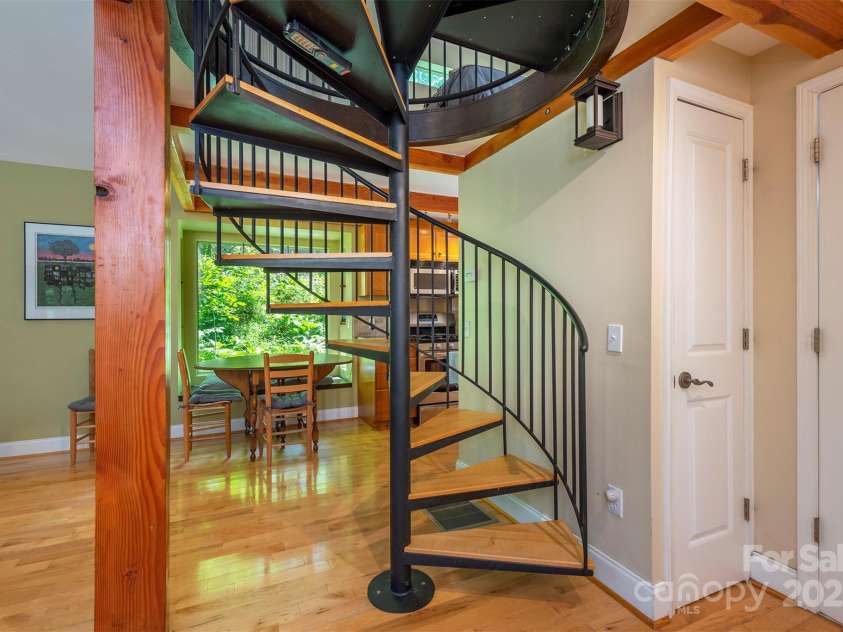 7 Western View Street, Black Mountain, NC 28711.  MLS# CAR4258093, YatesRealty ID 23308. 