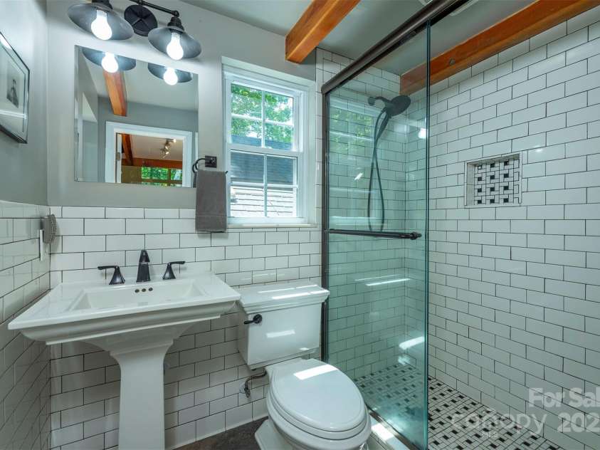 7 Western View Street, Black Mountain, NC 28711.  MLS# CAR4258093, YatesRealty ID 23308. 