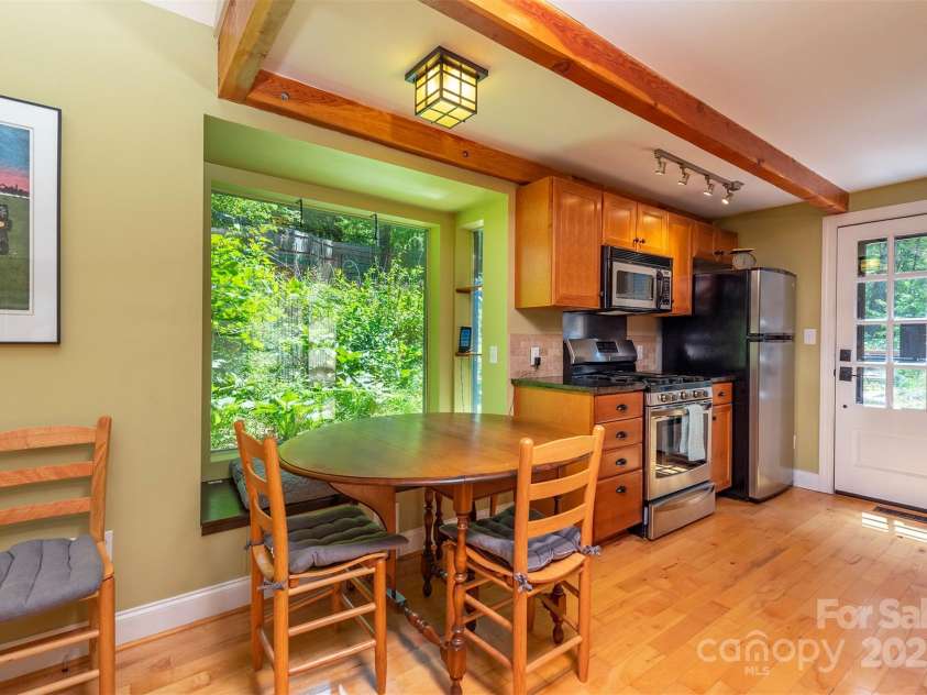 7 Western View Street, Black Mountain, NC 28711.  MLS# CAR4258093, YatesRealty ID 23308. 