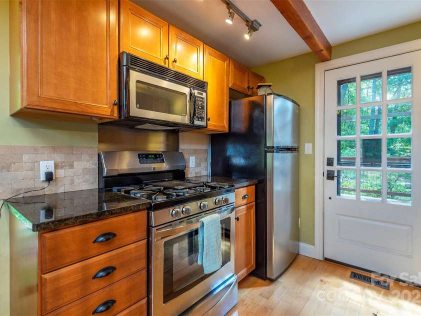 7 Western View Street, Black Mountain, NC 28711.  MLS# CAR4258093, YatesRealty ID 23308. 