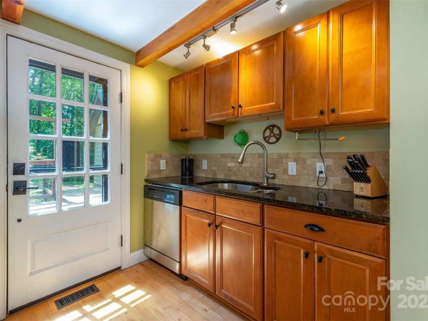 7 Western View Street, Black Mountain, NC 28711.  MLS# CAR4258093, YatesRealty ID 23308. 