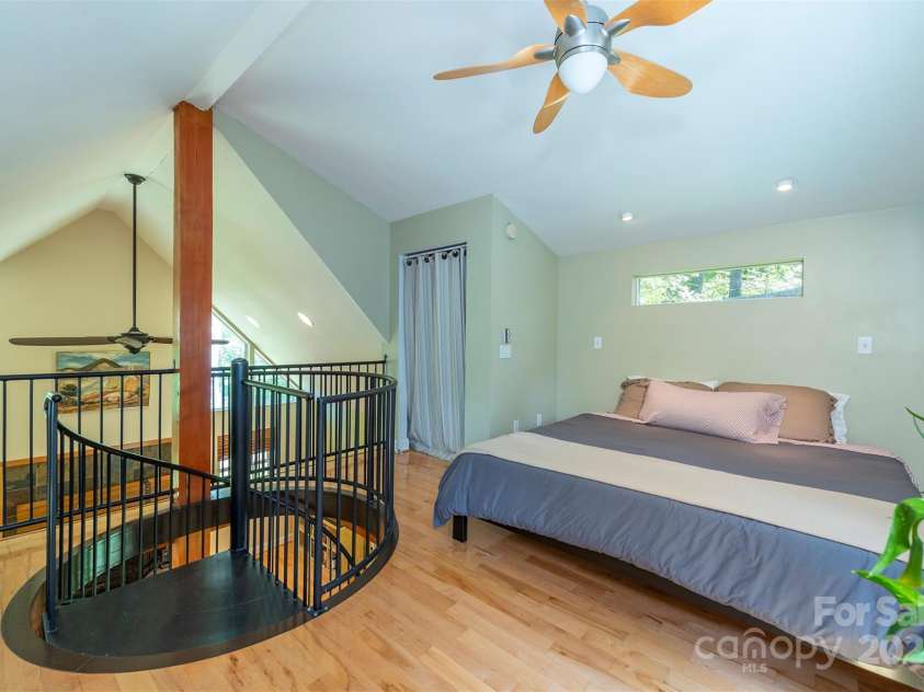 7 Western View Street, Black Mountain, NC 28711.  MLS# CAR4258093, YatesRealty ID 23308. 