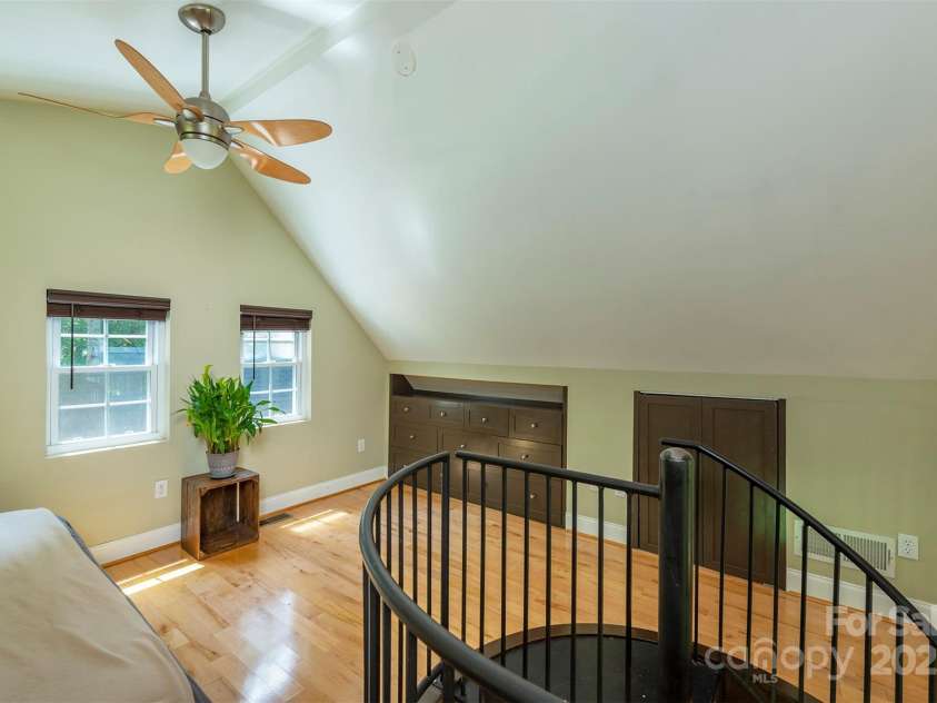 7 Western View Street, Black Mountain, NC 28711.  MLS# CAR4258093, YatesRealty ID 23308. 