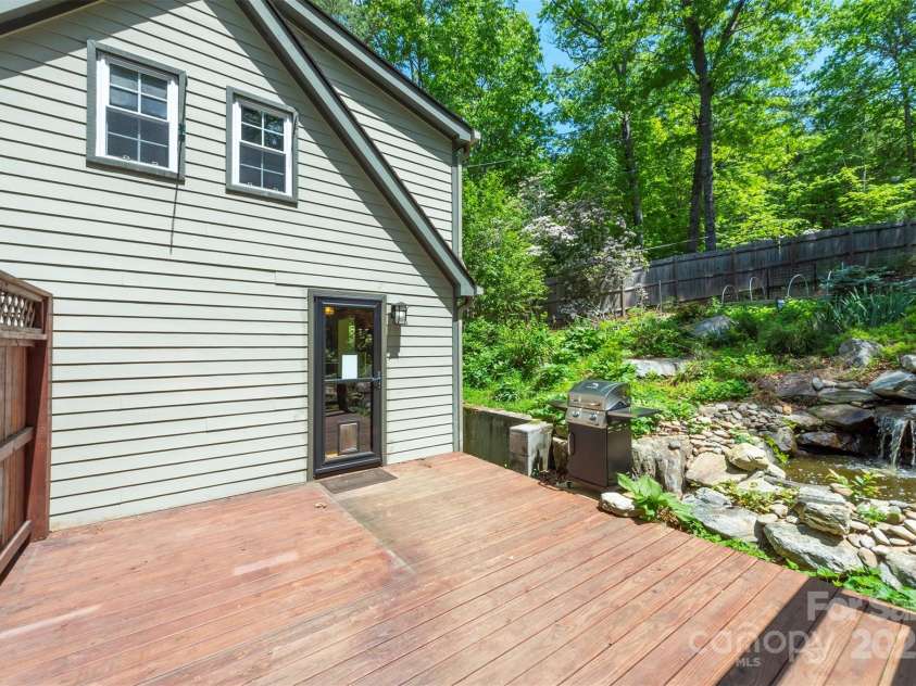 7 Western View Street, Black Mountain, NC 28711.  MLS# CAR4258093, YatesRealty ID 23308. 