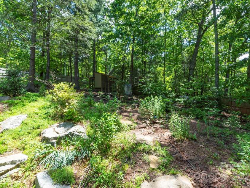 7 Western View Street, Black Mountain, NC 28711.  MLS# CAR4258093, YatesRealty ID 23308. 