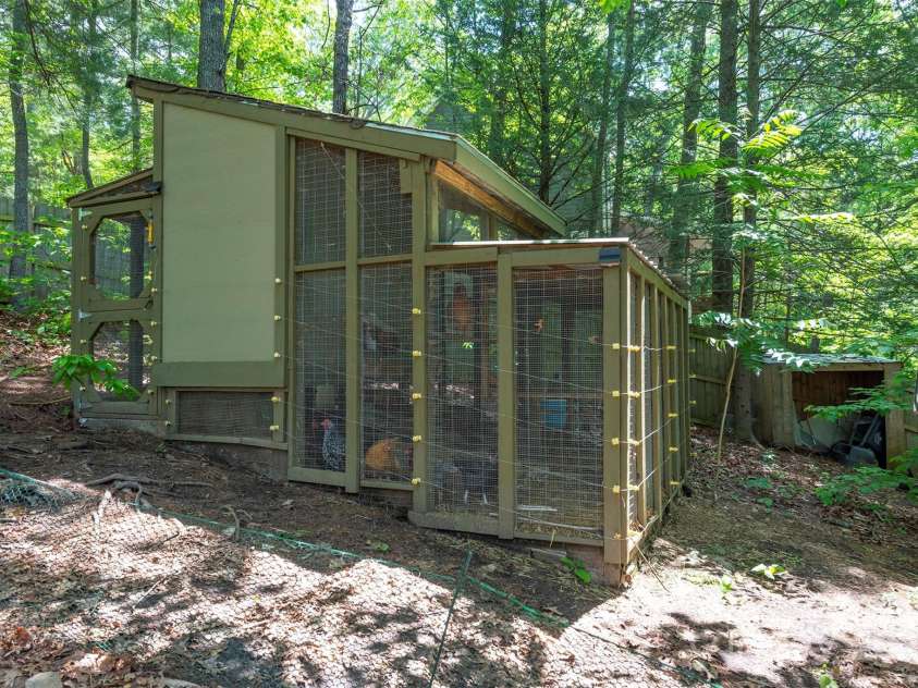 7 Western View Street, Black Mountain, NC 28711.  MLS# CAR4258093, YatesRealty ID 23308. 