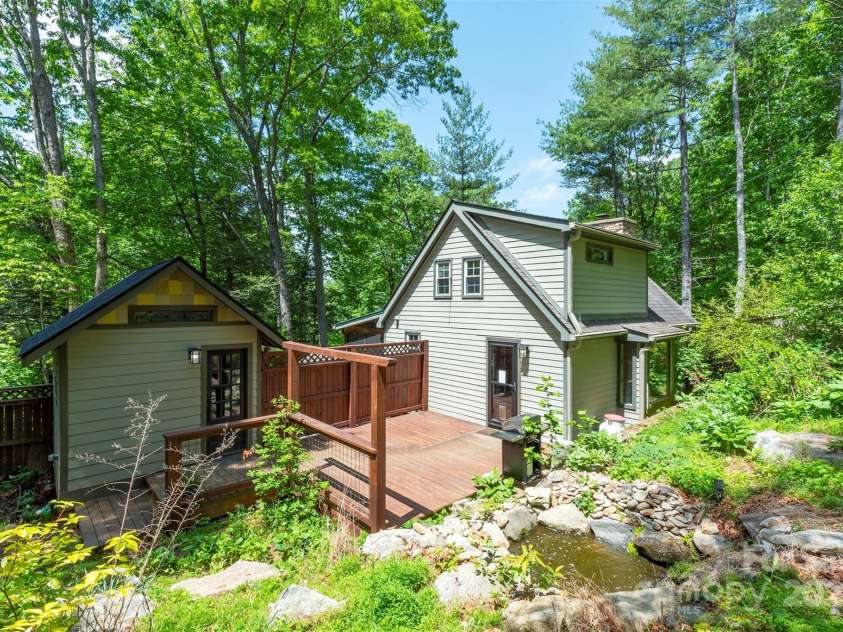 7 Western View Street, Black Mountain, NC 28711.  MLS# CAR4258093, YatesRealty ID 23308. 