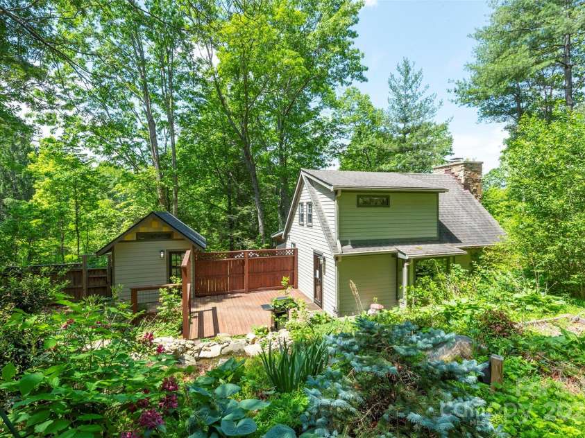 7 Western View Street, Black Mountain, NC 28711.  MLS# CAR4258093, YatesRealty ID 23308. 