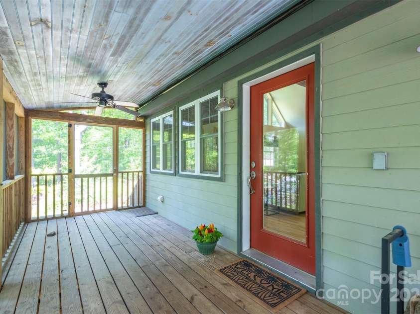7 Western View Street, Black Mountain, NC 28711.  MLS# CAR4258093, YatesRealty ID 23308. 