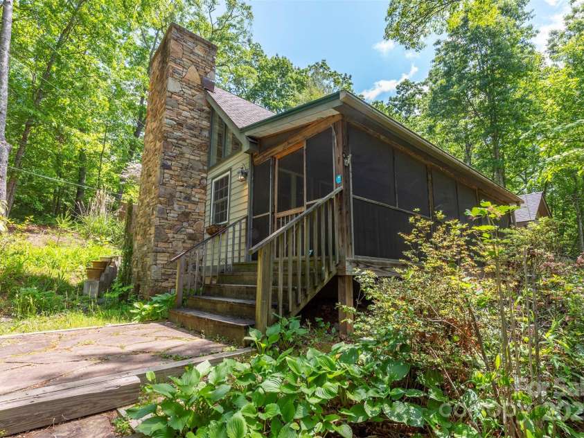7 Western View Street, Black Mountain, NC 28711.  MLS# CAR4258093, YatesRealty ID 23308. 