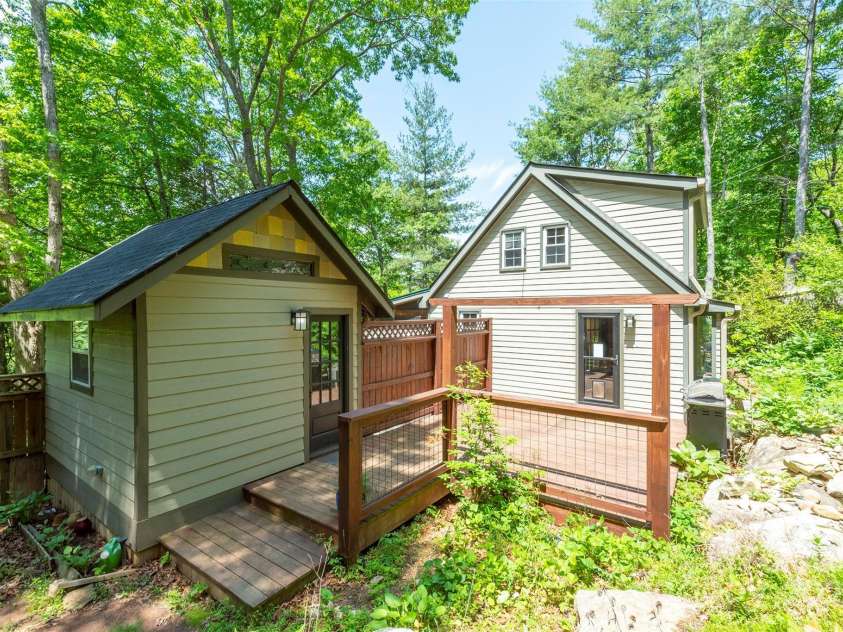 7 Western View Street, Black Mountain, NC 28711.  MLS# CAR4258093, YatesRealty ID 23308. 