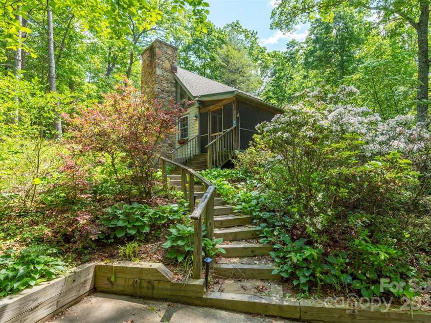 7 Western View Street, Black Mountain, NC 28711.  MLS# CAR4258093, YatesRealty ID 23308. 