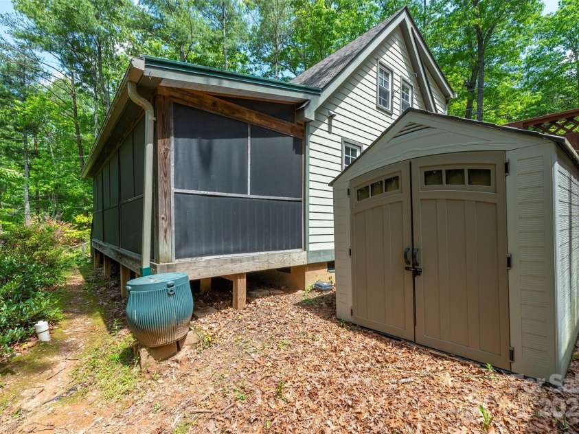 7 Western View Street, Black Mountain, NC 28711.  MLS# CAR4258093, YatesRealty ID 23308. 