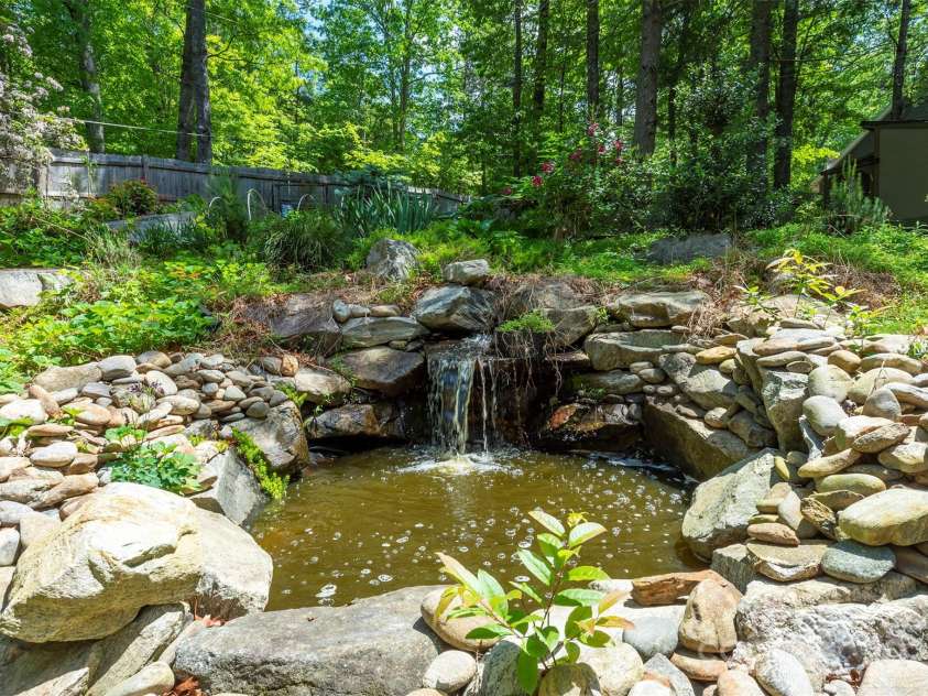 7 Western View Street, Black Mountain, NC 28711.  MLS# CAR4258093, YatesRealty ID 23308. 