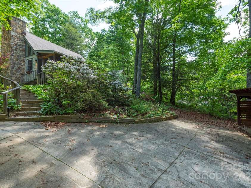 7 Western View Street, Black Mountain, NC 28711.  MLS# CAR4258093, YatesRealty ID 23308. 