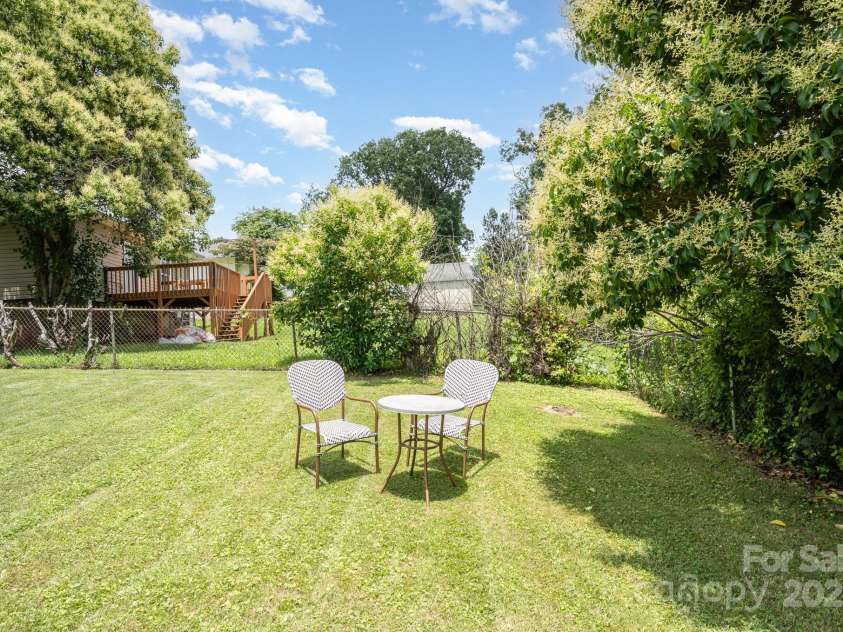 380 Woodlawn Avenue, Cramerton, NC 28032.  MLS# CAR4260677, YatesRealty ID 23309. 