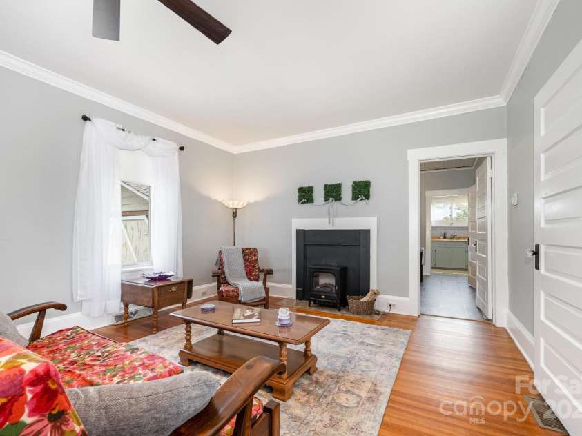 380 Woodlawn Avenue, Cramerton, NC 28032.  MLS# CAR4260677, YatesRealty ID 23309. 