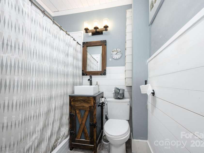 380 Woodlawn Avenue, Cramerton, NC 28032.  MLS# CAR4260677, YatesRealty ID 23309. 