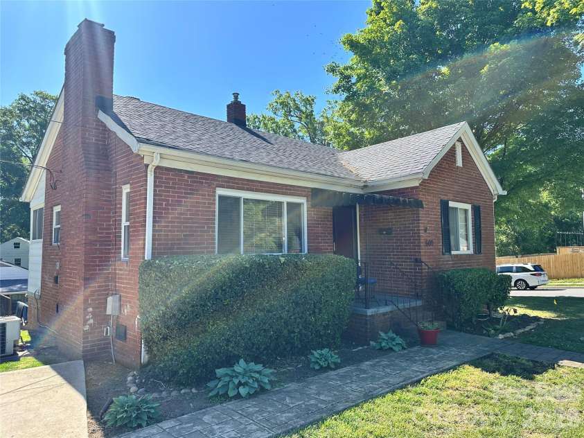 600 Cama Street, Charlotte, NC 28217.  MLS# CAR4403956, YatesRealty ID 23309. 
