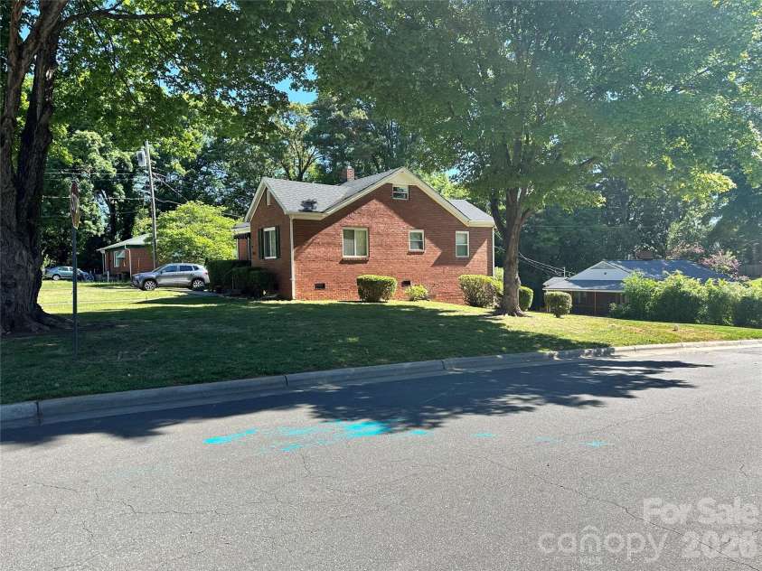 600 Cama Street, Charlotte, NC 28217.  MLS# CAR4403956, YatesRealty ID 23309. 