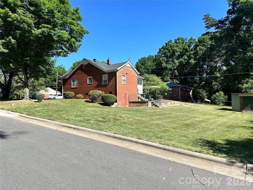 600 Cama Street, Charlotte, NC 28217.  MLS# CAR4403956, YatesRealty ID 23309. 