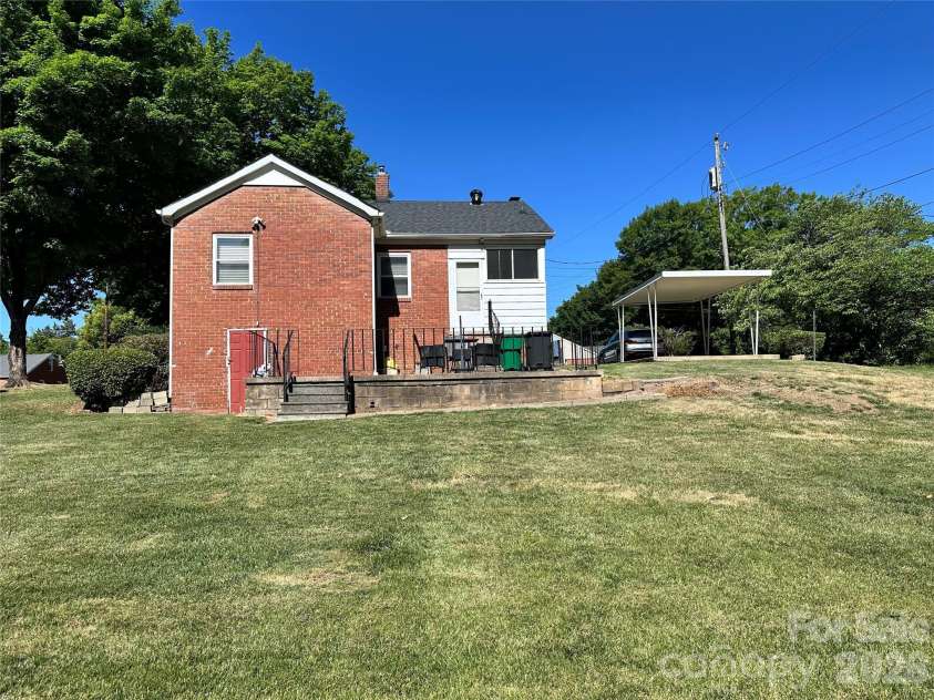 600 Cama Street, Charlotte, NC 28217.  MLS# CAR4403956, YatesRealty ID 23309. 