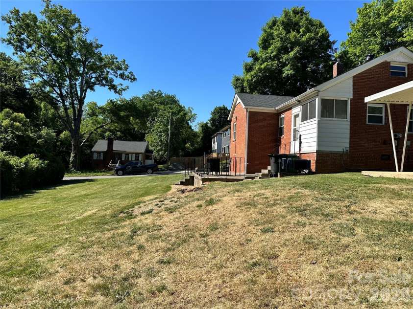 600 Cama Street, Charlotte, NC 28217.  MLS# CAR4403956, YatesRealty ID 23309. 