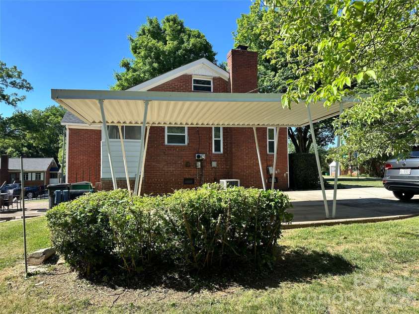 600 Cama Street, Charlotte, NC 28217.  MLS# CAR4403956, YatesRealty ID 23309. 
