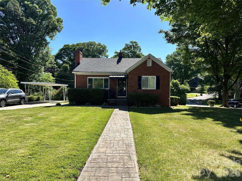 600 Cama Street, Charlotte, NC 28217.  MLS# CAR4403956, YatesRealty ID 23309. 