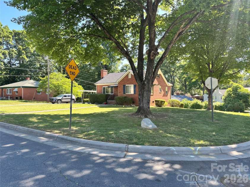 600 Cama Street, Charlotte, NC 28217.  MLS# CAR4403956, YatesRealty ID 23309. Corner view