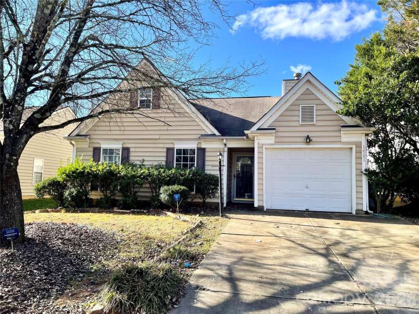 12151 Brownestone View Drive, Charlotte, NC 28269.  MLS# CAR4336952, YatesRealty ID 2331. 