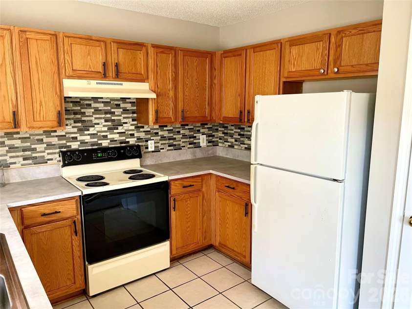 12151 Brownestone View Drive, Charlotte, NC 28269.  MLS# CAR4336952, YatesRealty ID 2331. 