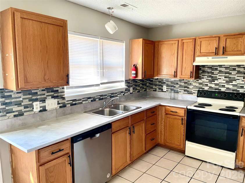 12151 Brownestone View Drive, Charlotte, NC 28269.  MLS# CAR4336952, YatesRealty ID 2331. 
