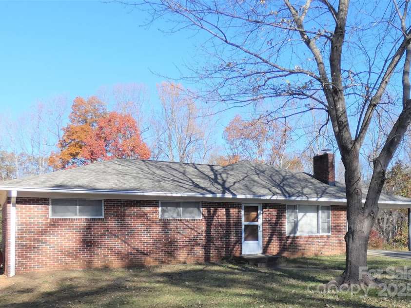 150 Fonda Road, Statesville, NC 28677.  MLS# CAR4321671, YatesRealty ID 2331. 