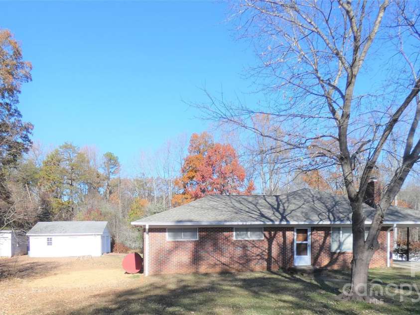 150 Fonda Road, Statesville, NC 28677.  MLS# CAR4321671, YatesRealty ID 2331. 