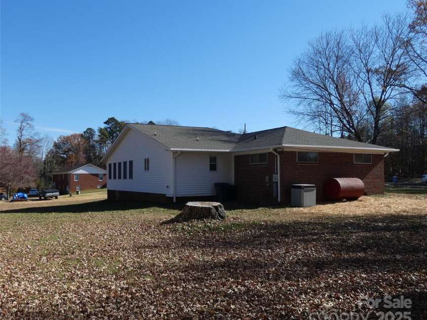 150 Fonda Road, Statesville, NC 28677.  MLS# CAR4321671, YatesRealty ID 2331. 