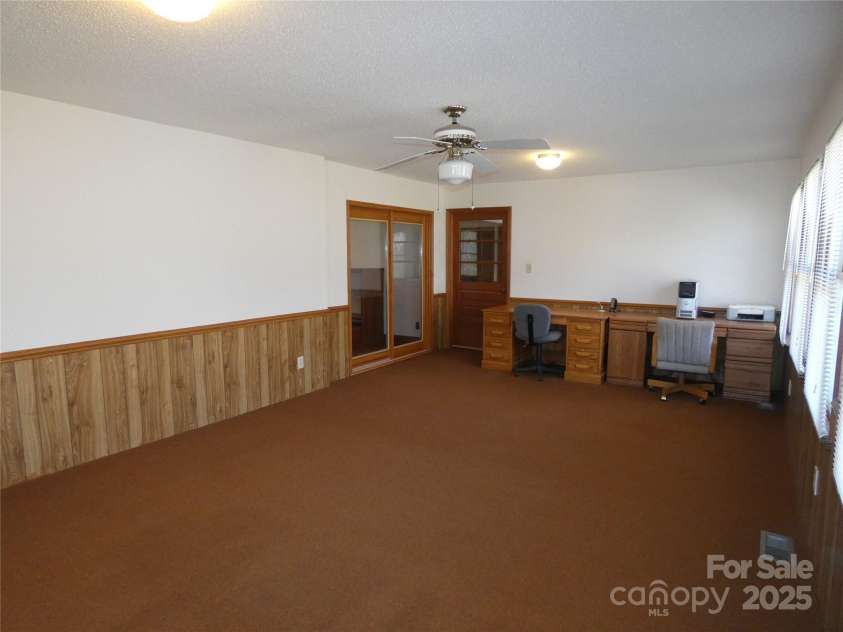 150 Fonda Road, Statesville, NC 28677.  MLS# CAR4321671, YatesRealty ID 2331. Den/Sunroom
