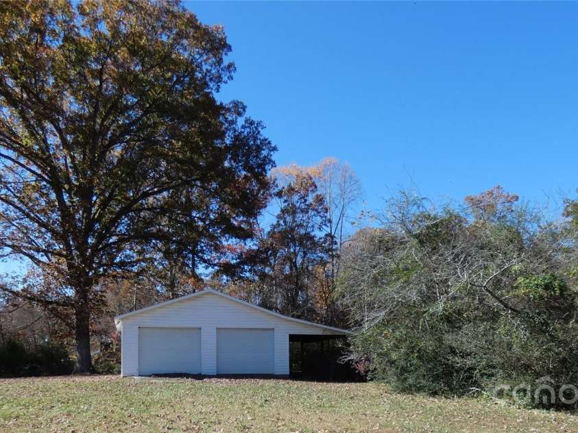150 Fonda Road, Statesville, NC 28677.  MLS# CAR4321671, YatesRealty ID 2331. Detached Double Garage