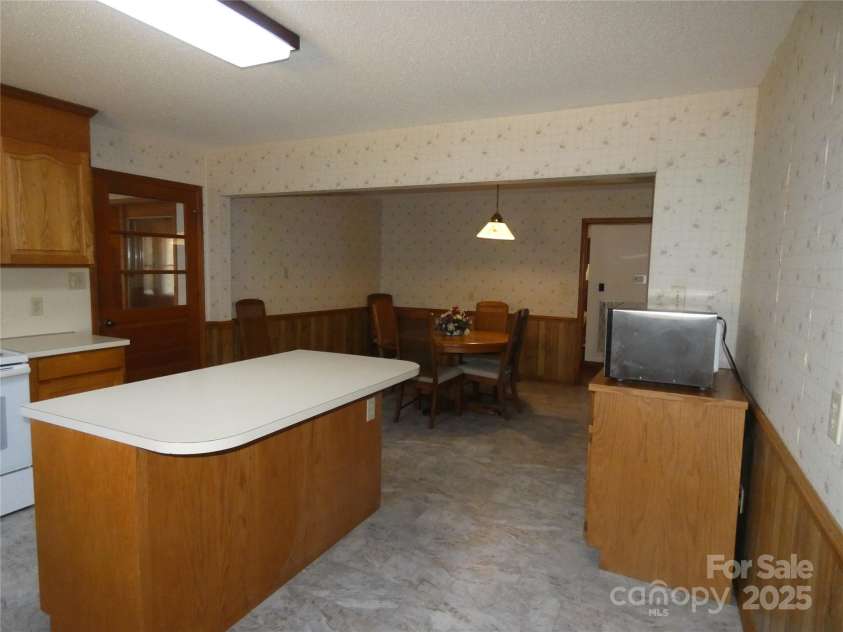 150 Fonda Road, Statesville, NC 28677.  MLS# CAR4321671, YatesRealty ID 2331. Kitchen looking into the Dining Area