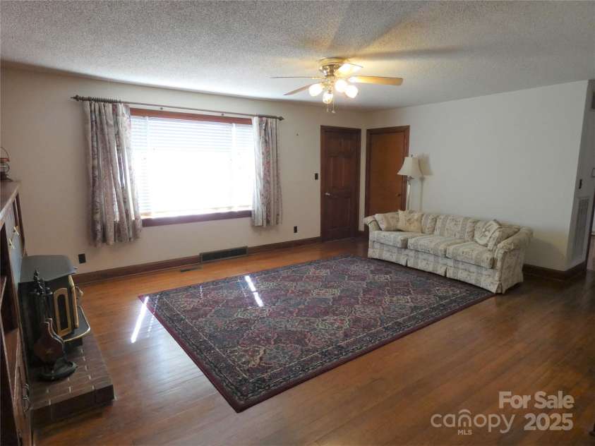 150 Fonda Road, Statesville, NC 28677.  MLS# CAR4321671, YatesRealty ID 2331. Living Room