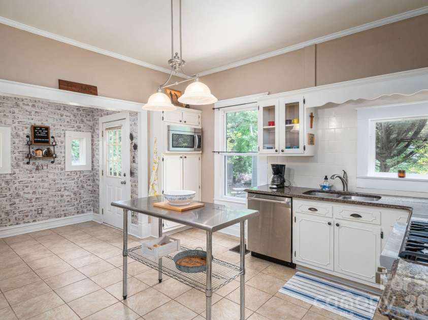306 Old Post Road, Cherryville, NC 28021.  MLS# CAR4379652, YatesRealty ID 23310. 