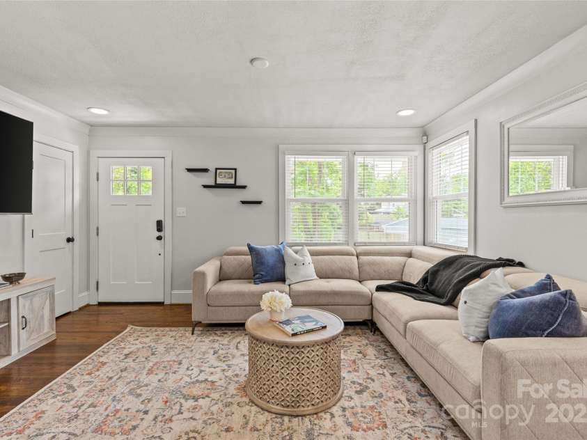 1713 Shamrock Drive, Charlotte, NC 28205.  MLS# CAR4265111, YatesRealty ID 23311. 