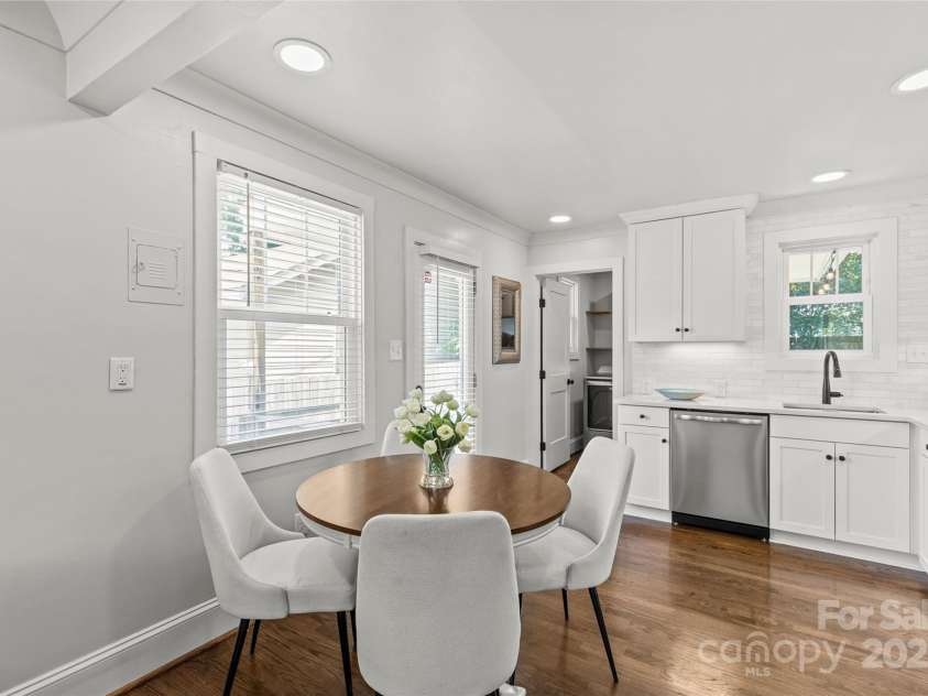 1713 Shamrock Drive, Charlotte, NC 28205.  MLS# CAR4265111, YatesRealty ID 23311. 