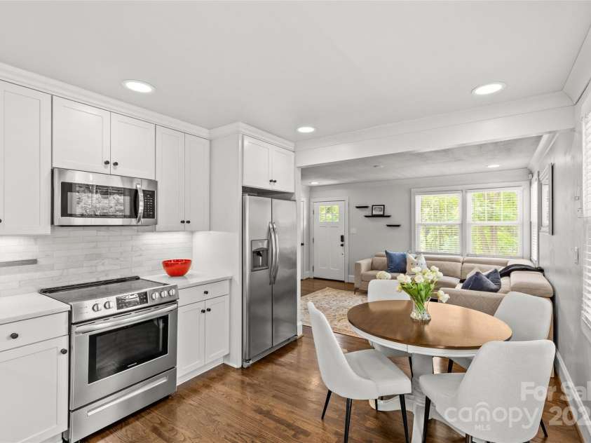 1713 Shamrock Drive, Charlotte, NC 28205.  MLS# CAR4265111, YatesRealty ID 23311. 