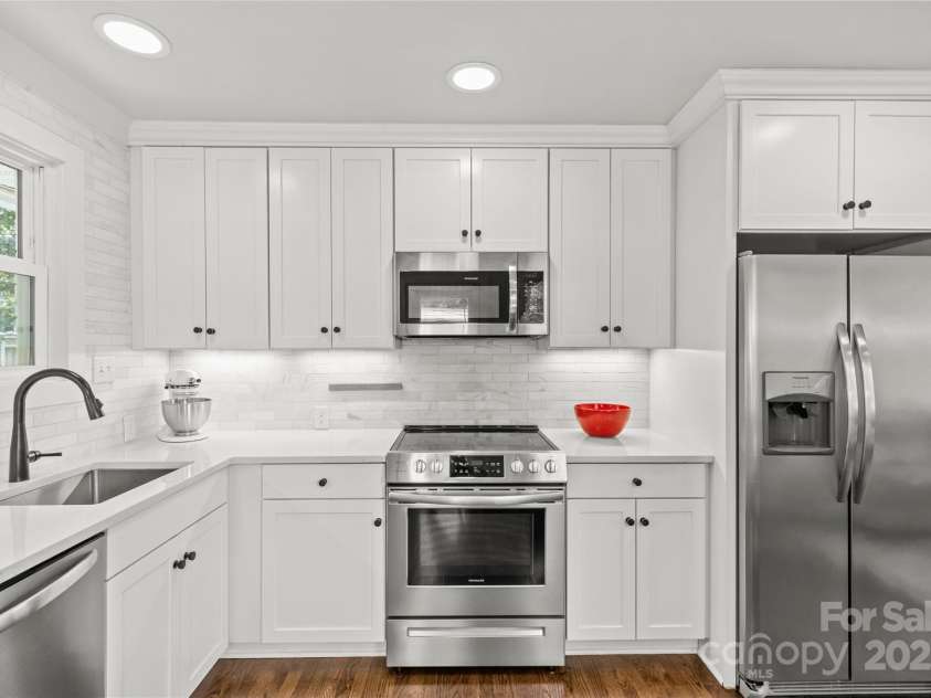 1713 Shamrock Drive, Charlotte, NC 28205.  MLS# CAR4265111, YatesRealty ID 23311. 