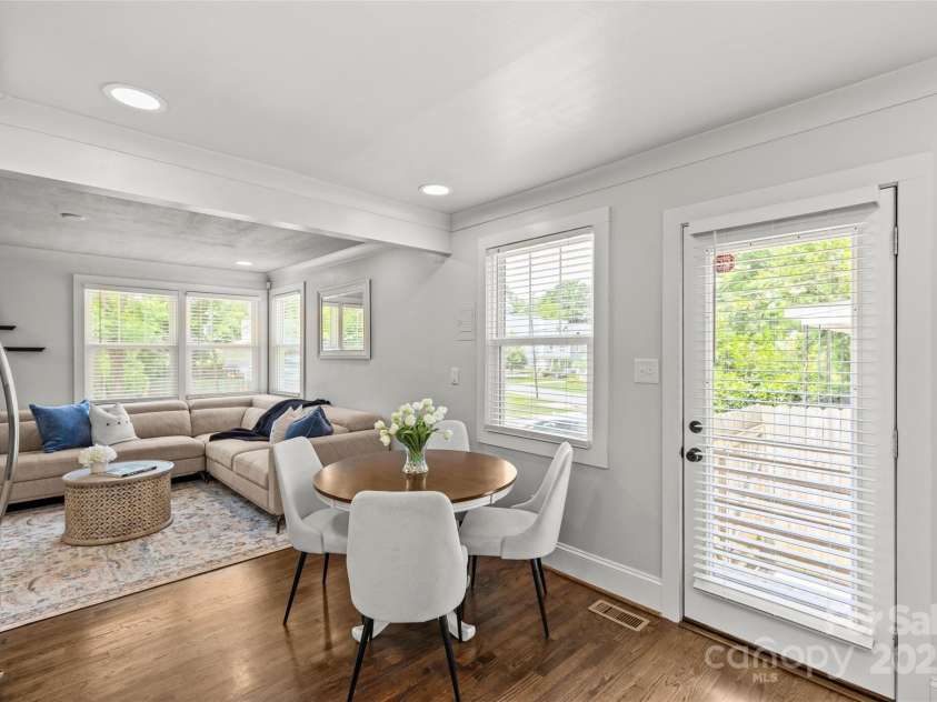 1713 Shamrock Drive, Charlotte, NC 28205.  MLS# CAR4265111, YatesRealty ID 23311. 