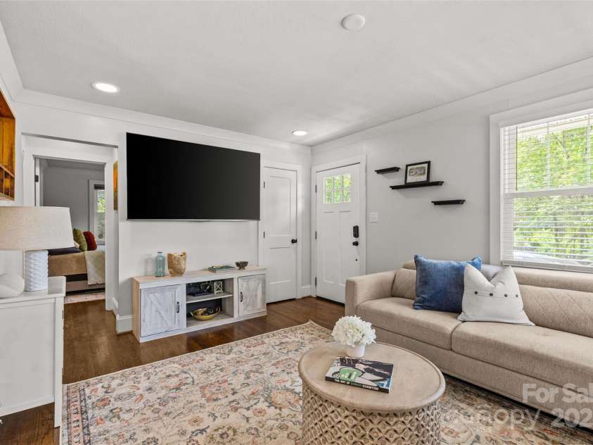 1713 Shamrock Drive, Charlotte, NC 28205.  MLS# CAR4265111, YatesRealty ID 23311. 