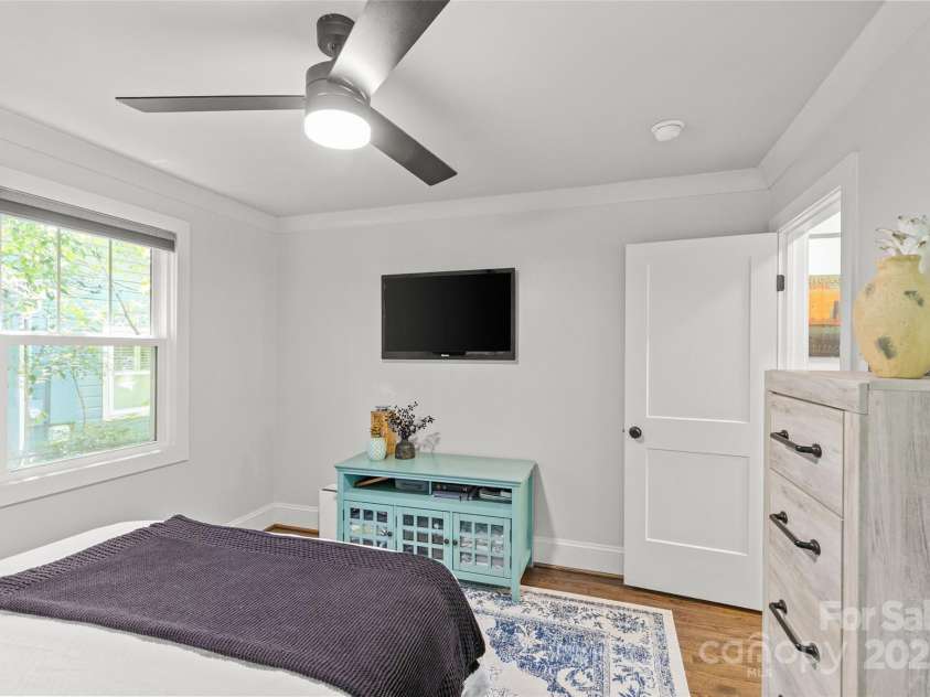 1713 Shamrock Drive, Charlotte, NC 28205.  MLS# CAR4265111, YatesRealty ID 23311. 